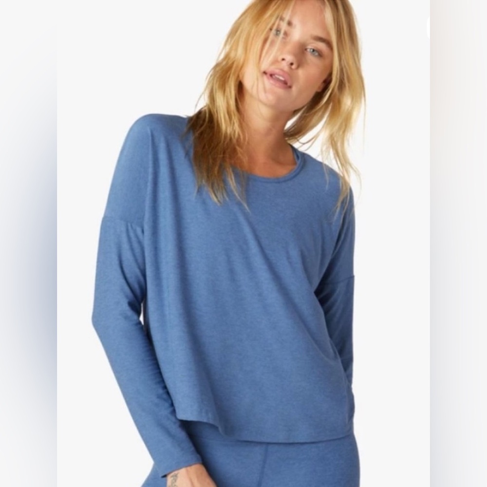 Beyond Yoga Featherweight Morning Light Pullover in washed denim
